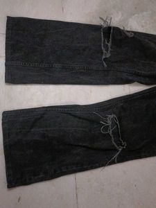 Stylish charcoal Ripped jeans👖