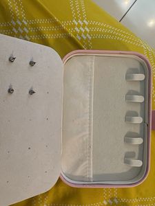 Jewelry Case with 2 free earrings