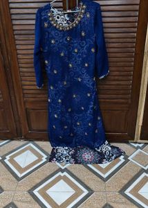 Elegant Blue Kurta Set with Intricate Embellishmen