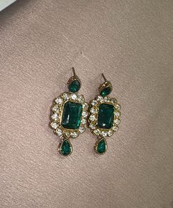 Elegant Pearl &amp; Emerald Jewelry Set