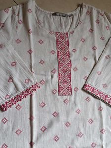 "Avaasa" Off White Kurta For Women