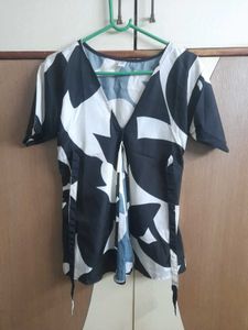 Stylish Black &amp; White Patterned Top🤩❤️
