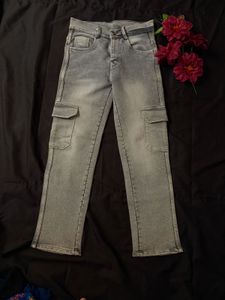 Stylish Light Wash Cargo Jeans