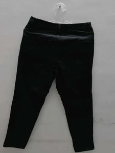 Black Cropped Jeans