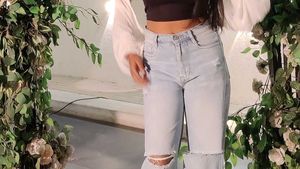 Light Wash Ripped Jeans