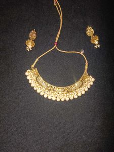 Elegant Pearl and Gold Necklace Set