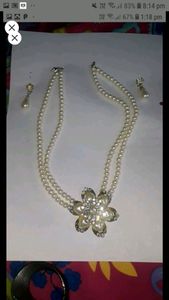 pearl  necklace with earrings