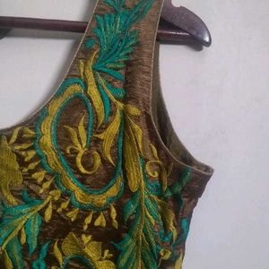 Embroidered Sleeveless Kurta