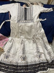 Elegant White Embroidered Kurti