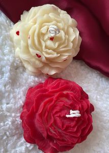 2 Candles Set With Beautiful Flowers Design