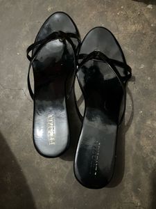 Chic Black Flip-Flops Sandals