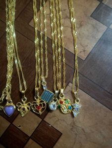 cute Pendant with chains pack of 12