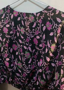 Chic Floral Print Cropped Top