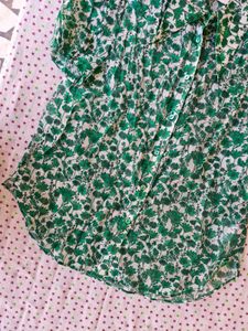 Chic Green Floral Print Button-Up Shirt