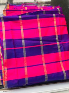 fabric Vibrant Pink &amp; Purple Checked Saree
