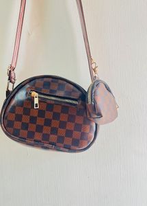 Stylish Gucci sling bag with pouch