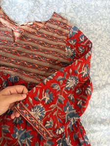 Svrnaa Red Floral Print Top