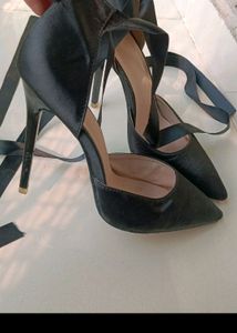 Black Matte Heels 👠 No Coins❌, Only Cash