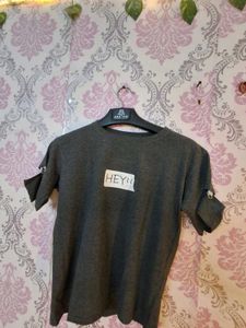 Stylish Grey "HEY!!" Cut-Out Sleeve T-Shirt
