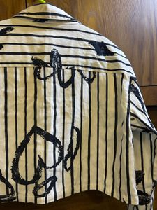 grapic crop shirt