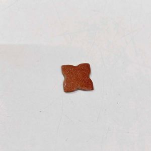 Sparkling Goldstone Clover Charm gold (sun) stone
