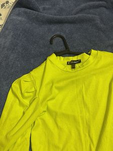 Ribbed Puff Sleeve Top