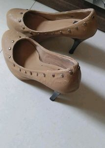 Nude Heels 👠