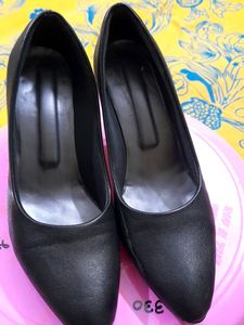 BLACK PUMPS HEELS ❤️