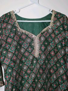 Green Printed Kurta with Lace Detail