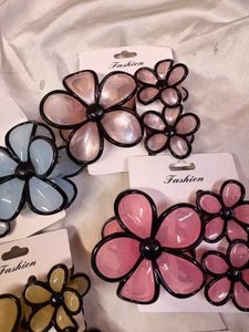 Flower Hair Claw Clips Set of two cards