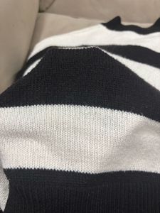 Chic Black &amp; White Striped Sweater