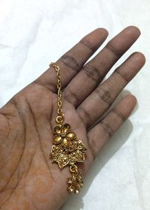 Elegant Gold-Tone Necklace and Earring Set