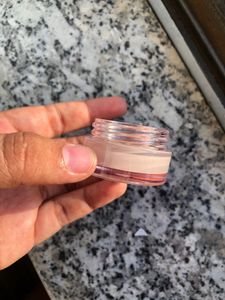 Concealer plus eyeshadow primer