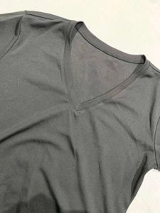black v neck t shirt