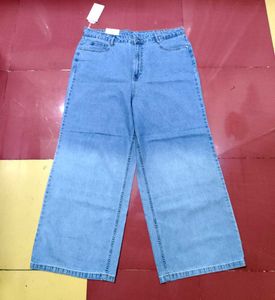 Light wash Gradient flared jeans