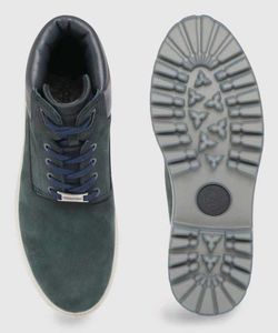 woodland Boots for men ( size 9)