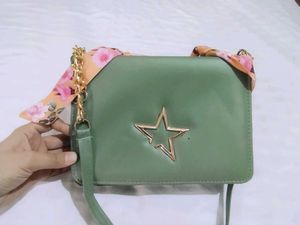 Classic Retro Sling Bag 💚✨