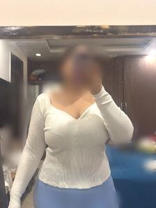 Ribbed V-Neck Long Sleeve Top with sweetheart nec