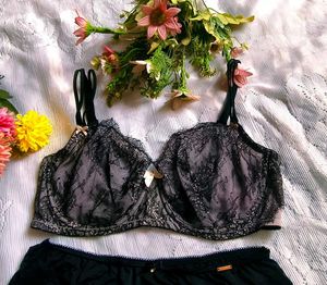 Victoria's Secret Lace detail lingerie set 👍