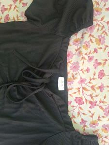 Puffed sleeve vest ruffle top in black
