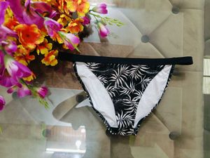 🎀Stylish Black & White Leaf Print Bikini Bottom🎀
