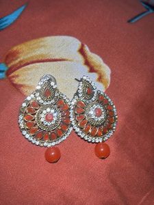 stylish indian earing with a pearl choker and ring