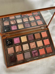 Annasia "Empowered" 18-Shade Eyeshadow Palette 🎨