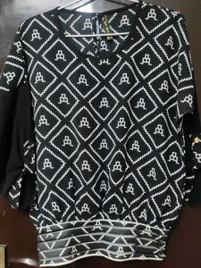 Stylish Black & White Geometric Print Top
