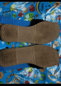 Frido Stylish Black Slides with Buckle Accent
