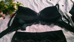 Black Lace Push-Up Bra with brief 👍
