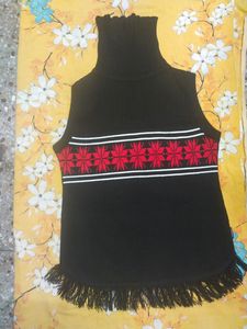 Sleeveless High Neck Sweater Can Be Used Unisex