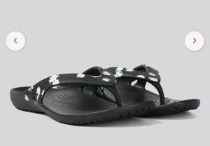 Daisy Print Flip-Flops crocs..