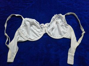 Elegant White Lace Trim Bra