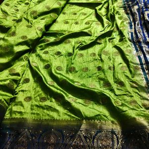 Elegant Green and Blue Border Saree